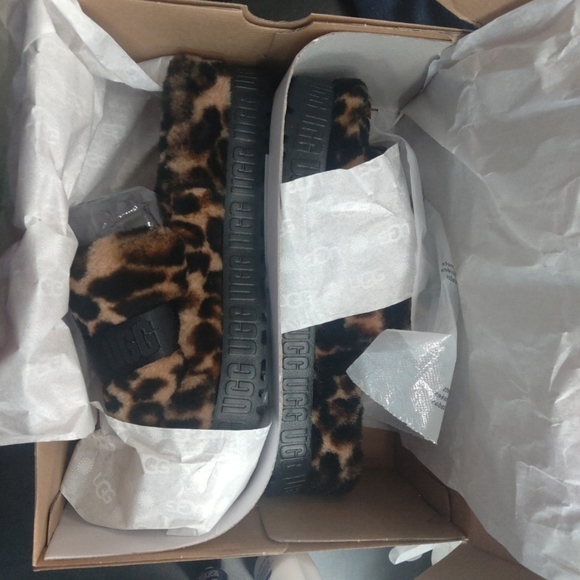 🐆 UGG Fluffita Slides 🐆